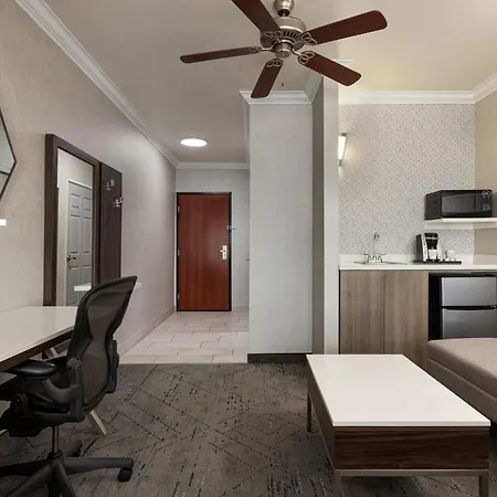Holiday Inn Express & Suites Bakersfield Central By Ihg Exterior photo