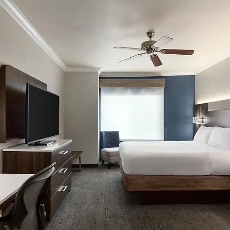 Holiday Inn Express & Suites Bakersfield Central By Ihg Exterior photo