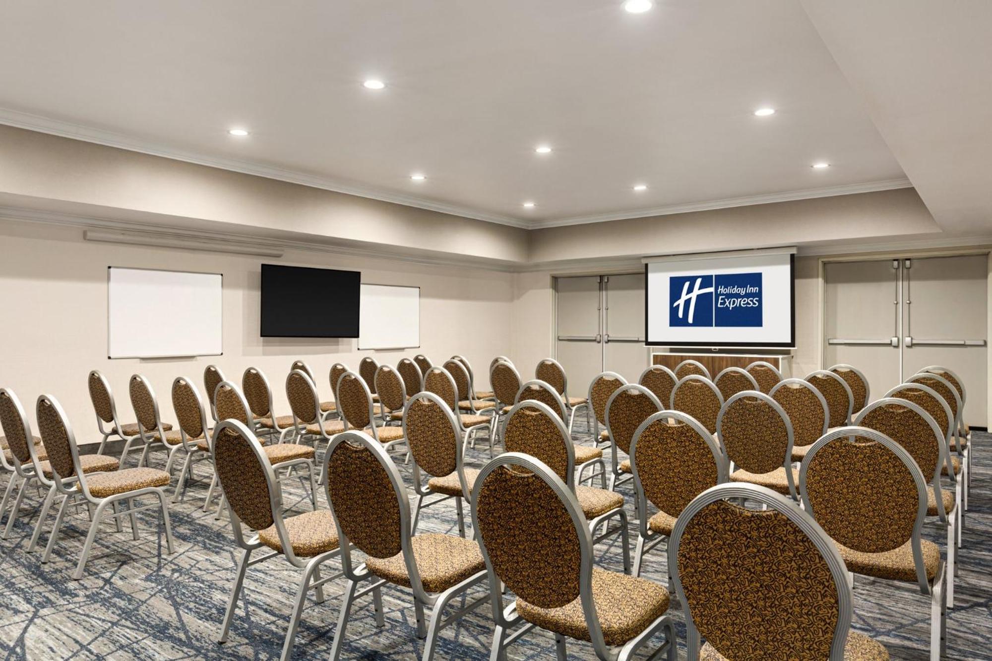 Express & By Ihg 3* Bakersfield